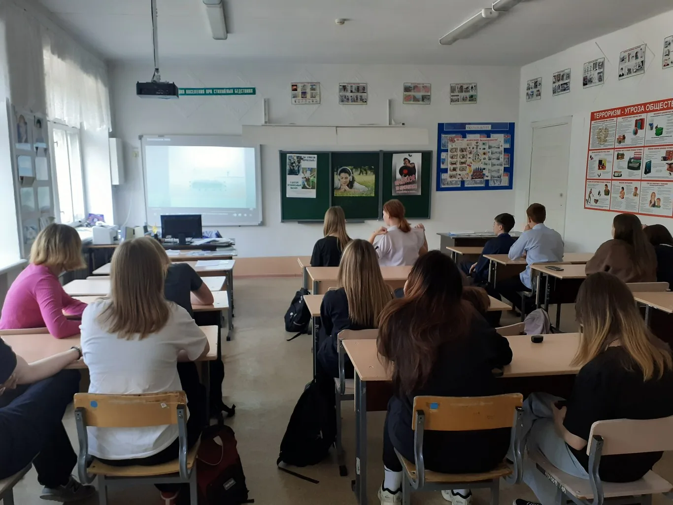 Урок ОБЖ «Комплексная безопасность  летом!»